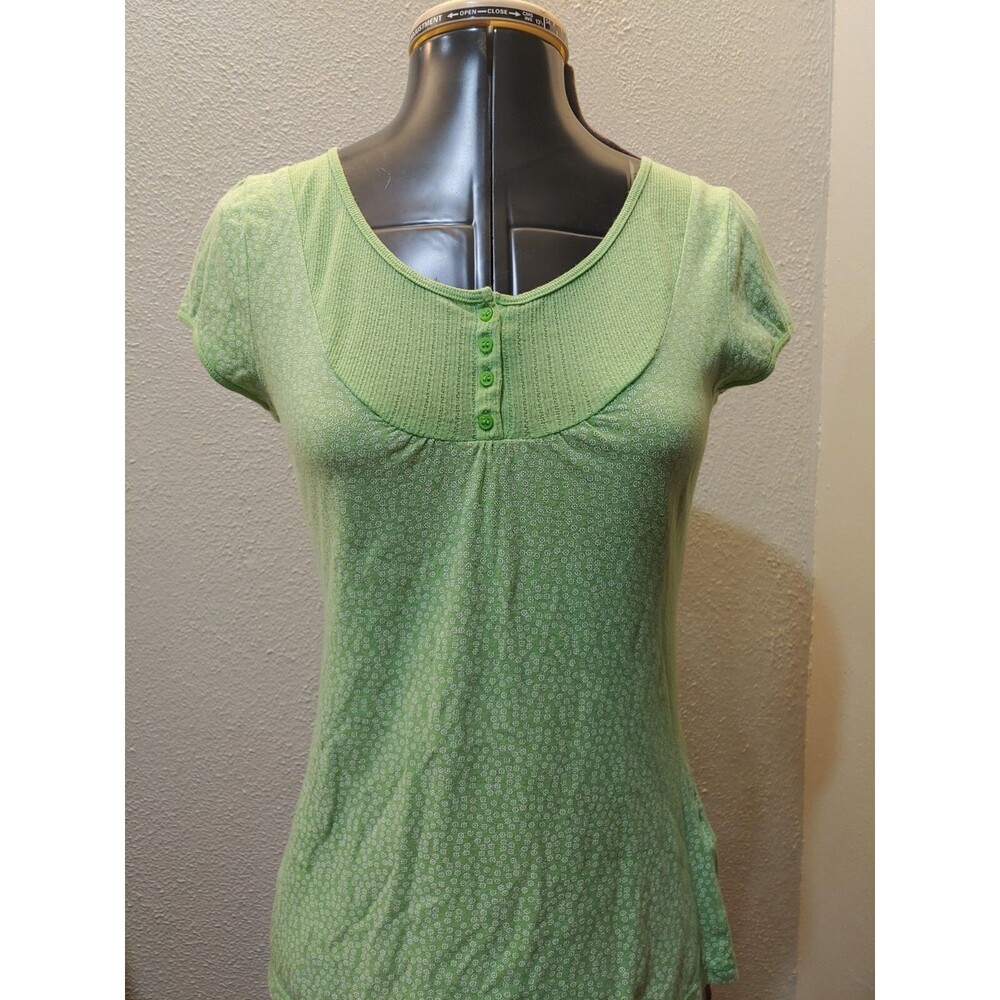 Aeropostal baby doll green with white flowers button top blouse Size Medium
